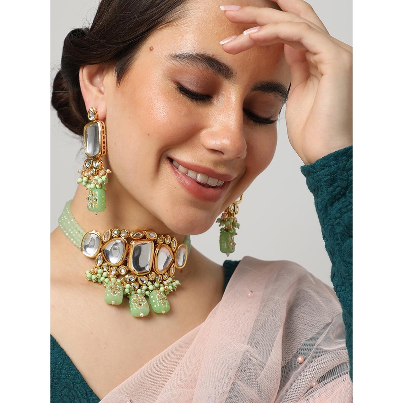 SOHI Women Gold-Plated Green Kundan Stone-Studded & Beaded Choker Necklace Set