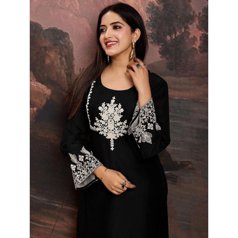 House of Pataudi Floral Embroidered Flared Sleeves Round Neck Straight Kurta With Trousers