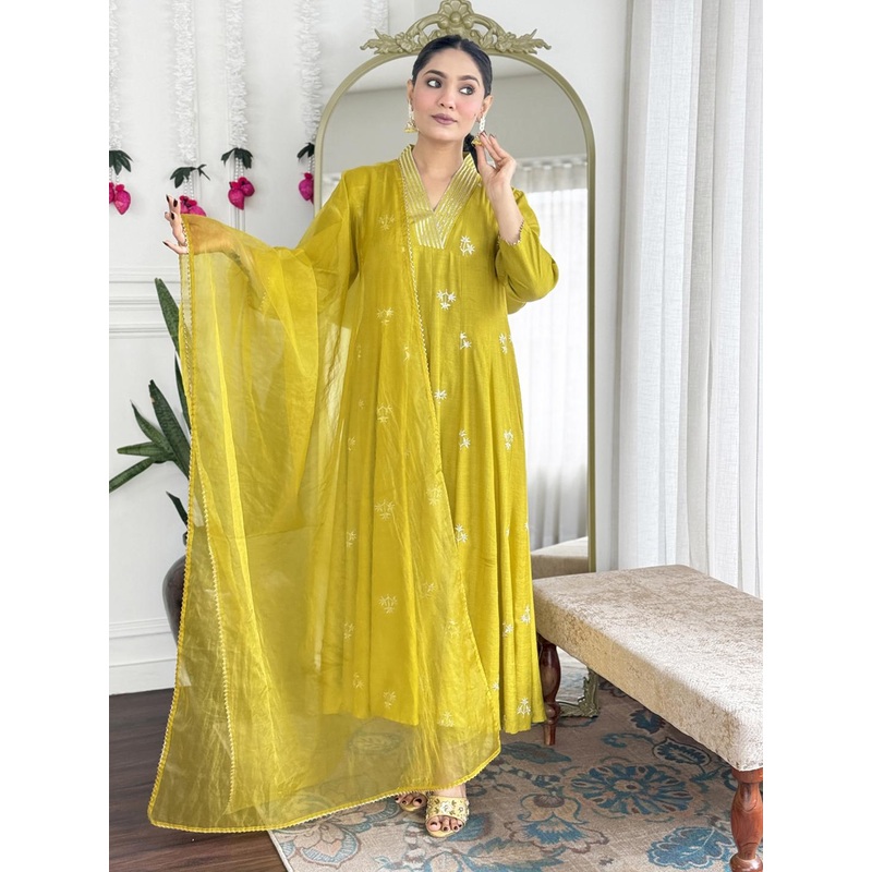 Aaghnya Ethnic Motifs Embroidered V-Neck A-Line Kurta With Trousers & Dupatta