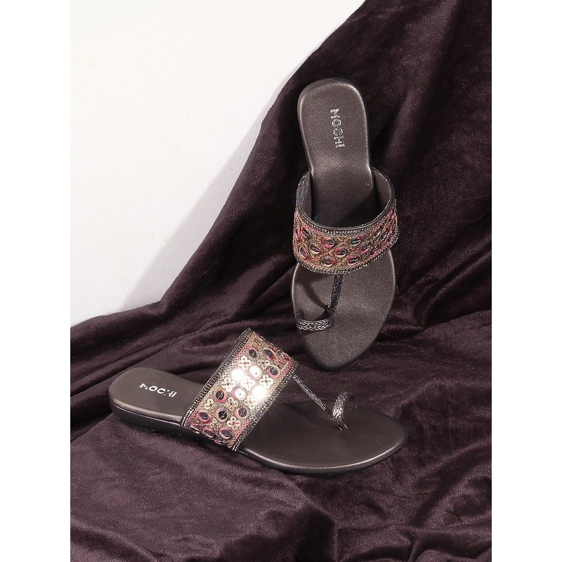 Mochi Women Ethnic Embellished One Toe Flats