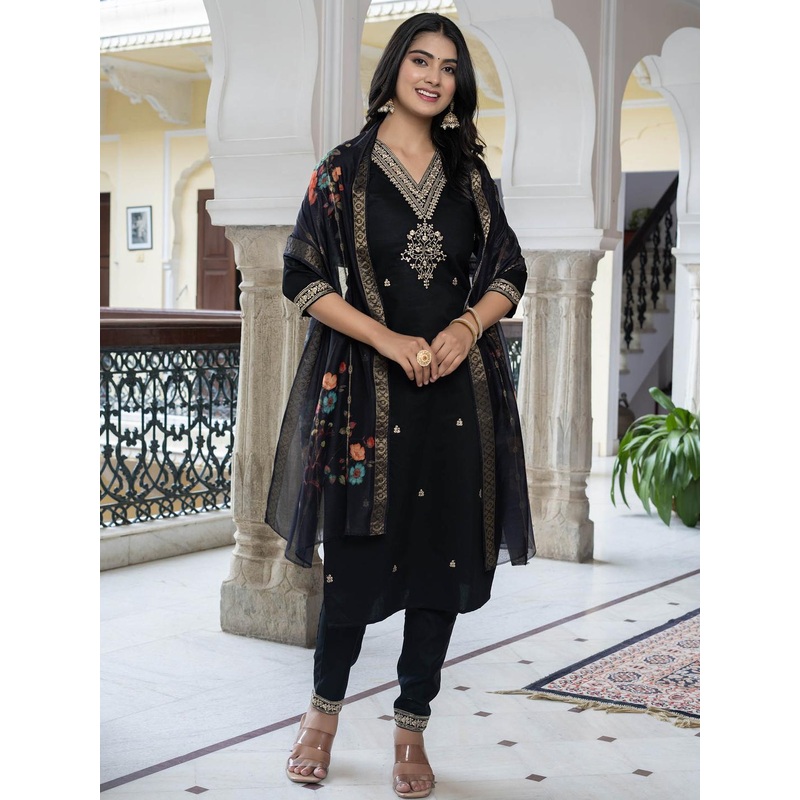 AARAGANA Women Black Kurta Sets