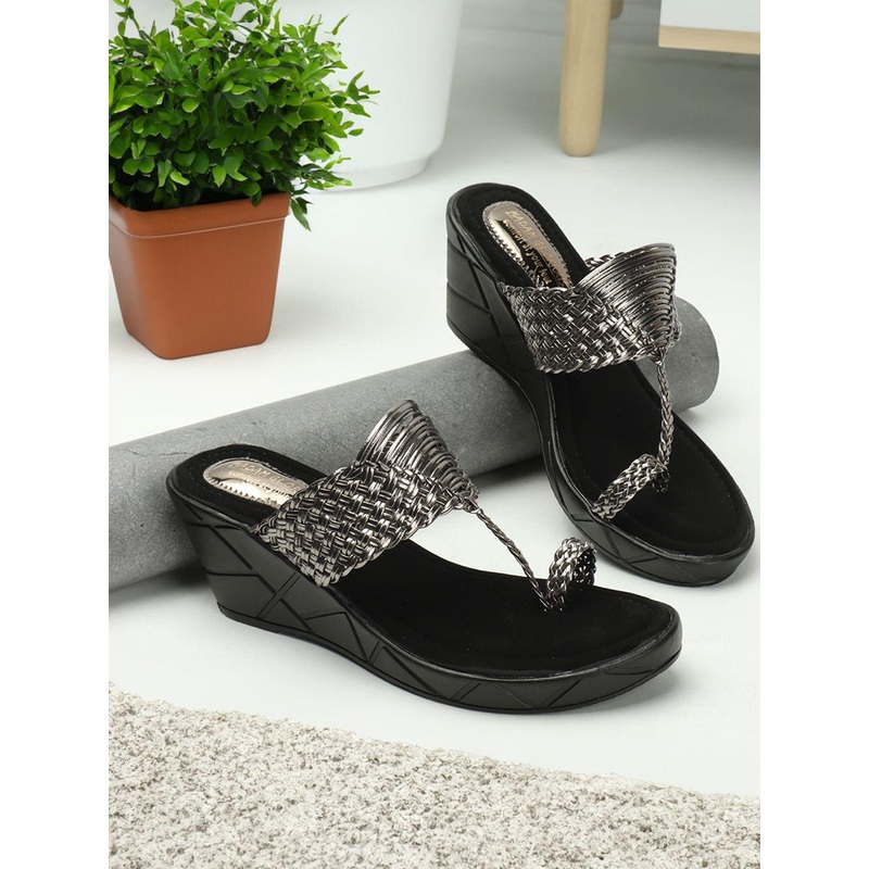 madam glorious Women Textured Ethnic Wedge Sandals