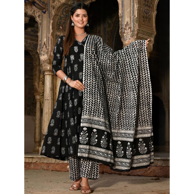 SZN Women Black Cotton Blend Kurta Sets