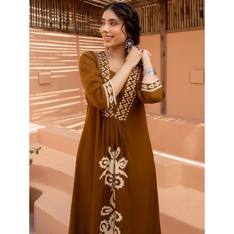 Aaghnya Women Ethnic Motifs Embroidered Pleated Thread Work Kurta with Trousers