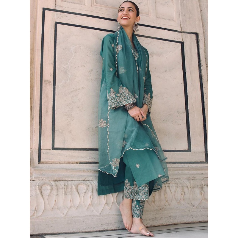 DIVASTRI Floral Embroidered Regular Straight Kurta with Palazzos & Dupatta