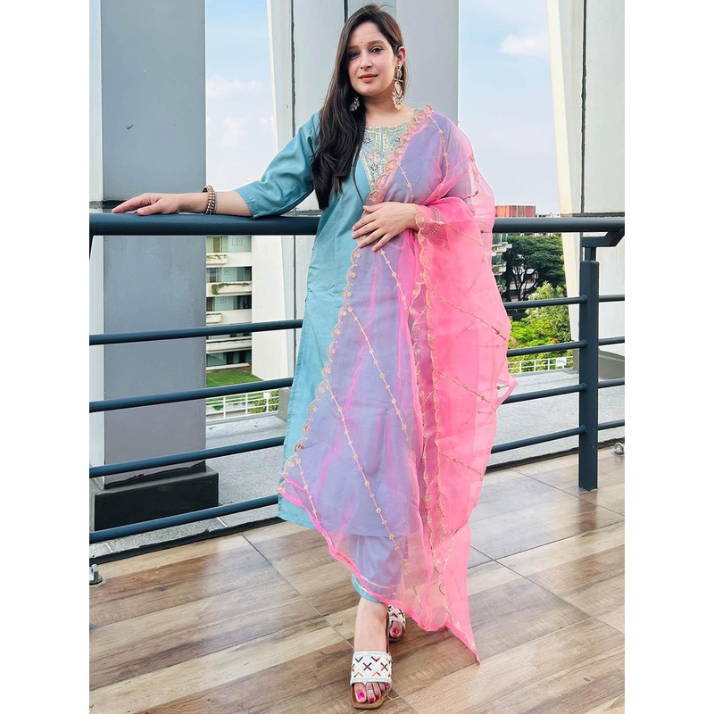 VredeVogel Floral Embroidered Regular Sequinned Kurta With Trousers & Dupatta