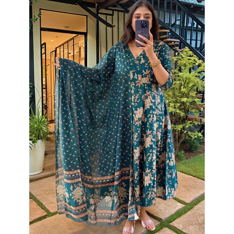 Aaghnya Women Floral Printed Regular Kurta with Trousers & With Dupatta