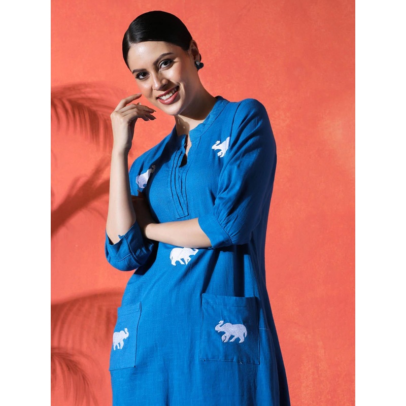 Sangria Animal Printed Mandarin Collar Pure Cotton Straight Kurta With Trousers