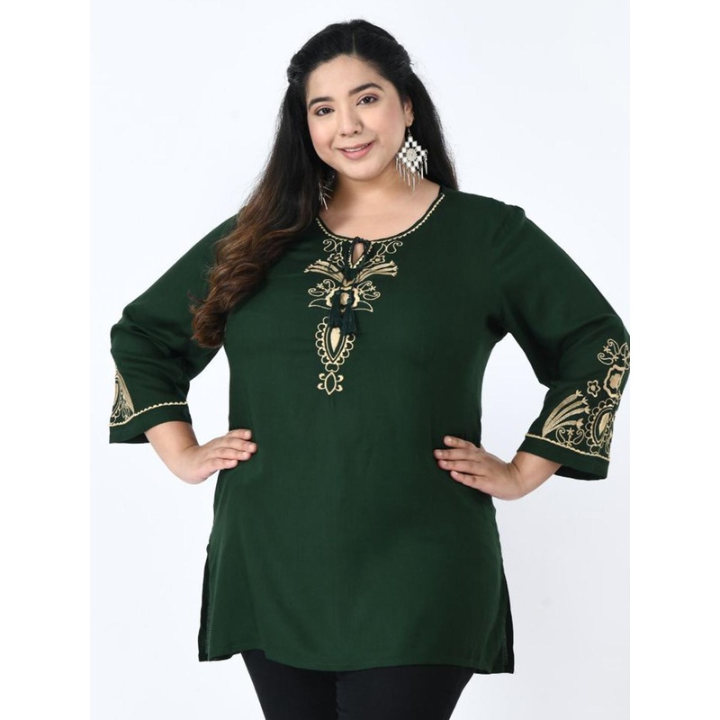 VAAMII Ethnic Motifs Embroidered Kurti