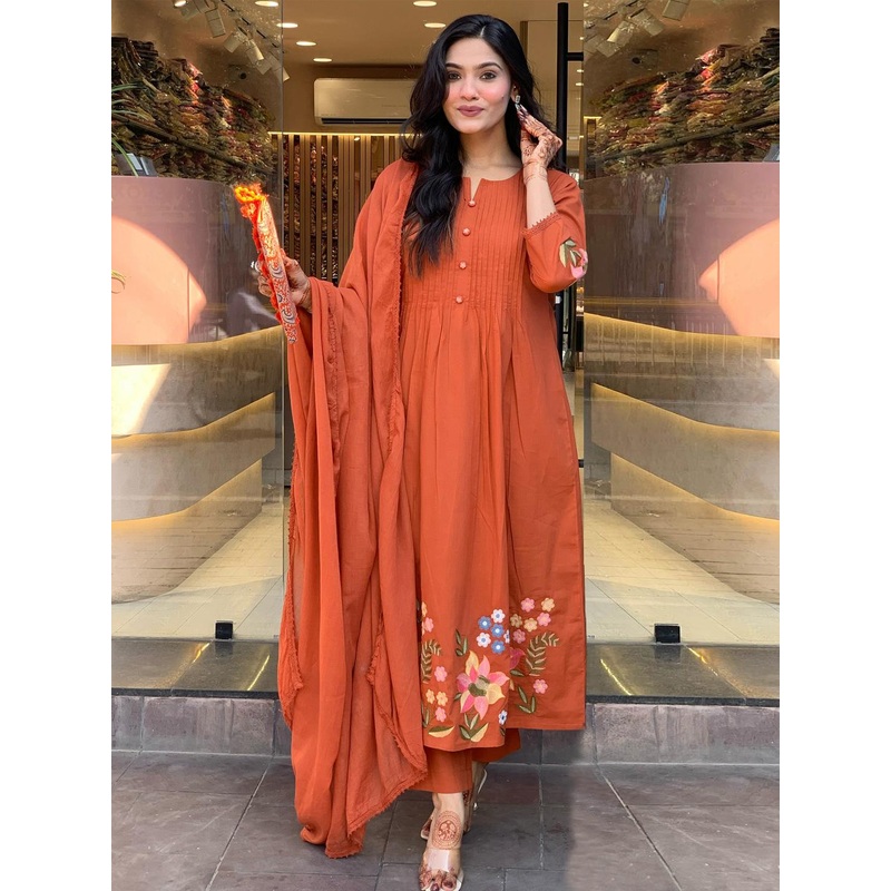 GoSriKi Women Printed Regular Kurta with Trousers & With Dupatta