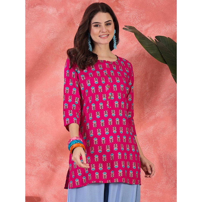 Sangria Women Floral Printed Straight Short Kurtis