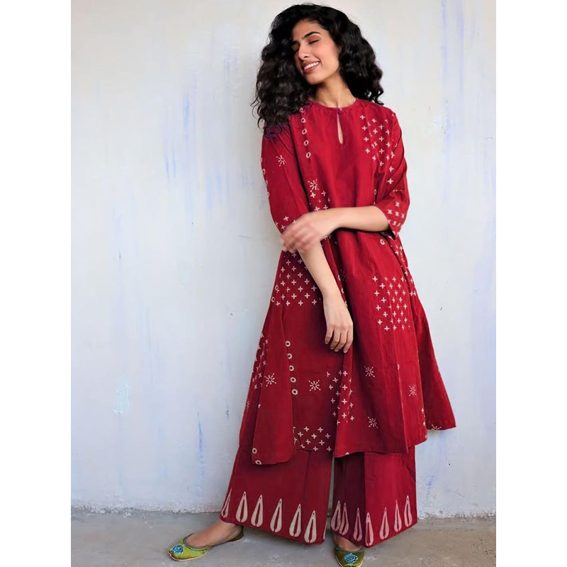 Aaghnya Women Red Kurta Sets