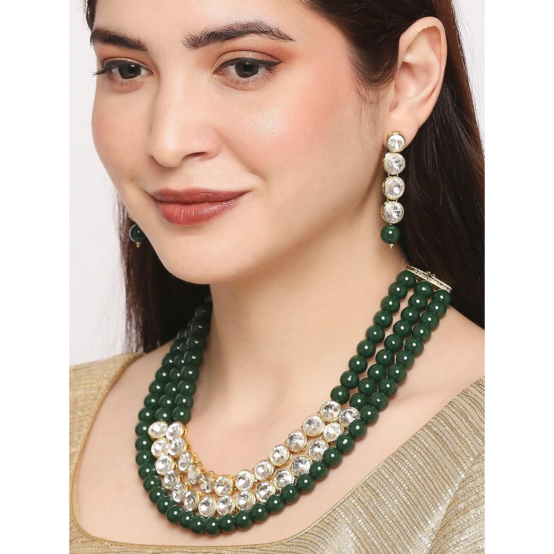 OOMPH Gold-Toned & Green Kundan-Studded & Beaded Jewellery Set