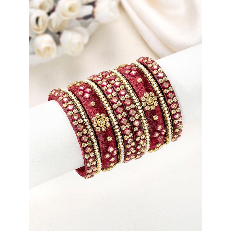 Peora Set Of 10 Gold-Plated Kundan Studded Chuda Bangles