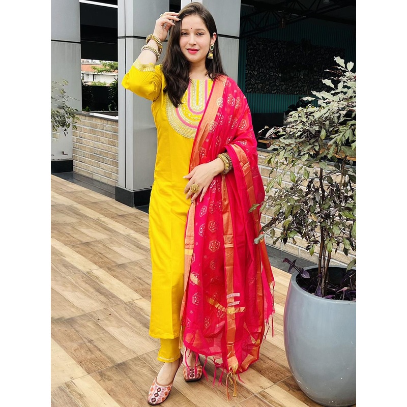 VredeVogel Floral Embroidered Regular Sequinned Cotton Silk Kurta With Trousers & Dupatta