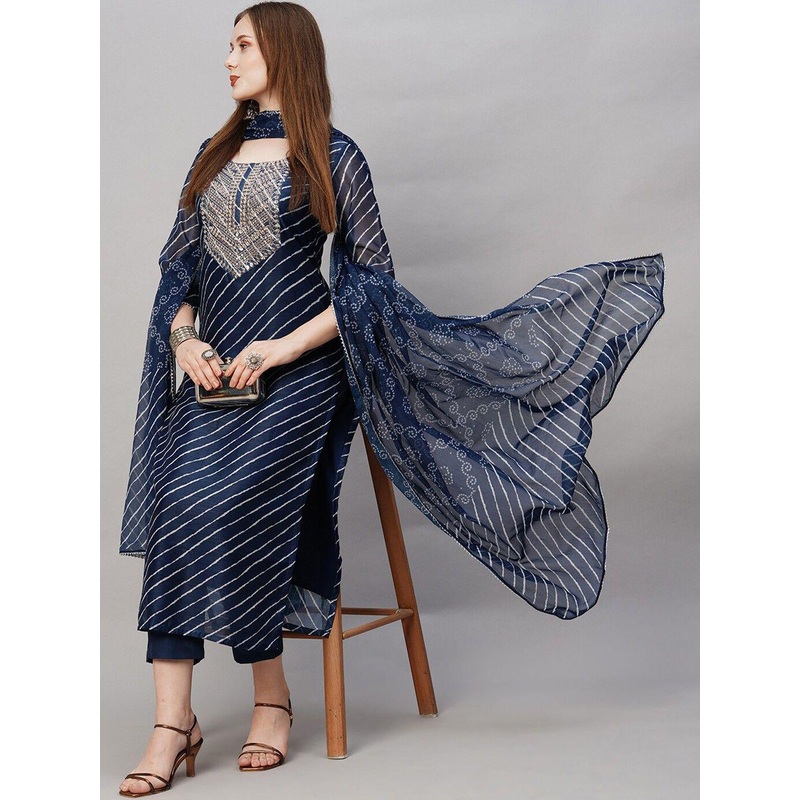 GoSriKi Striped Printed Round Neck Straight Kurta With Trousers & Dupatta