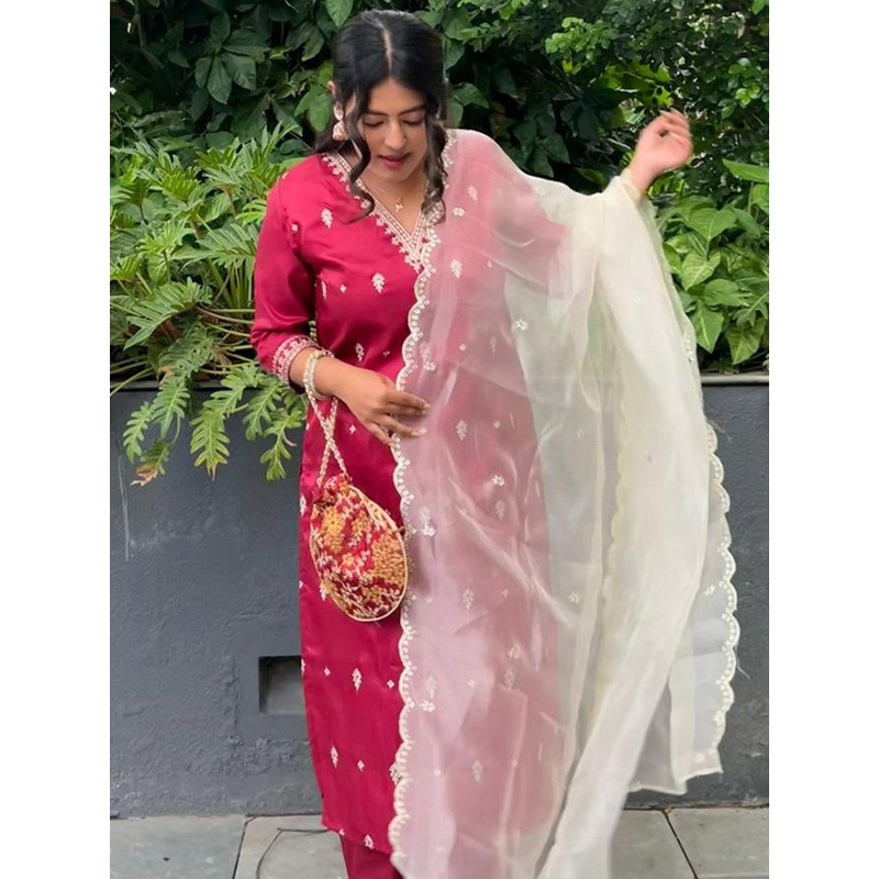 VredeVogel Ethnic Motifs Embroidered Thread Work Kurta With Trousers & Dupatta