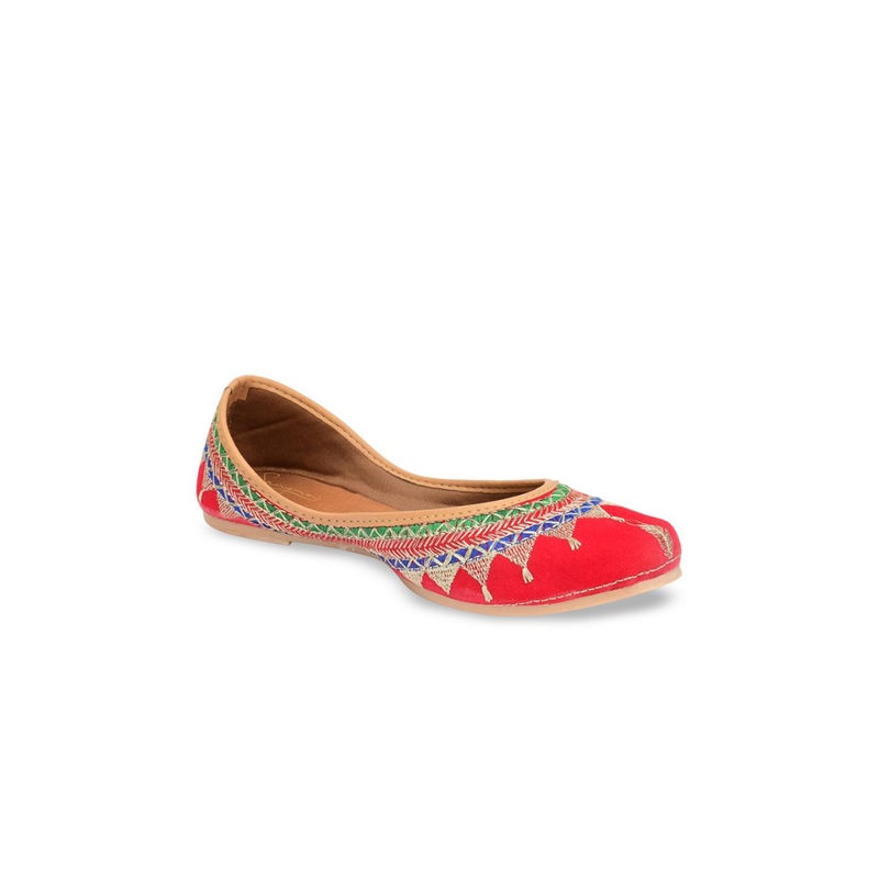 Sangria Women Embroidered Zari Mojaris